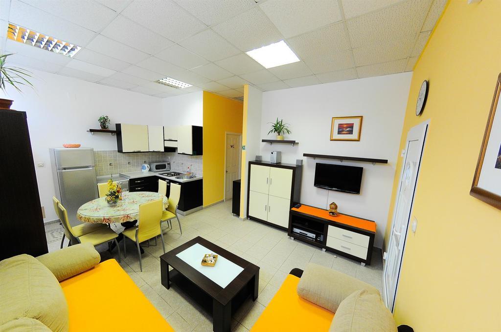 Apartments Marija Petricevic Podstrana Ruang foto